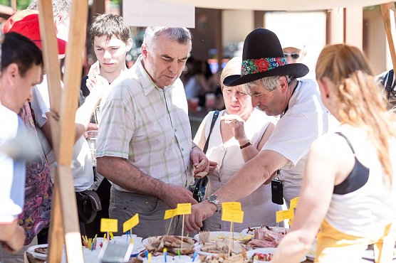 Podnikatelé, akademici i starostové se sešli ve Dvoře Vondrov
